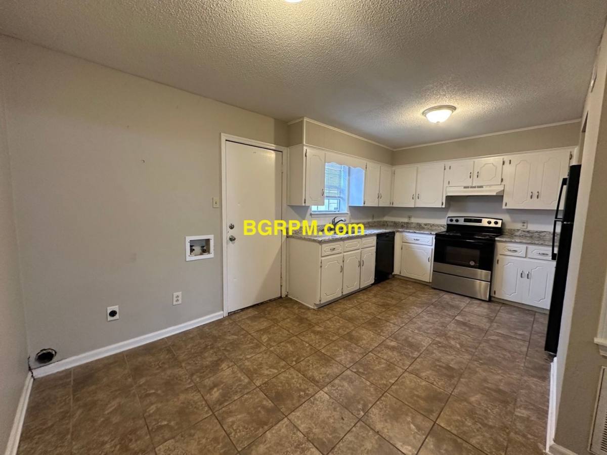 Apartment for rent at 1012 W Myrtle St, Cabot, AR 72023