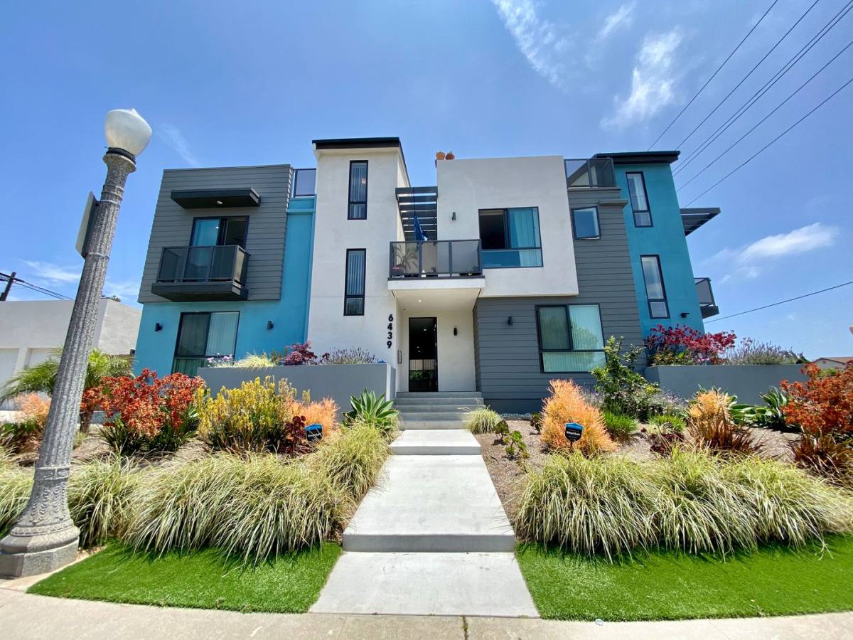 6439 W 86th Place, Los Angeles, CA 90045 - Townhouse For Rent - Image 1