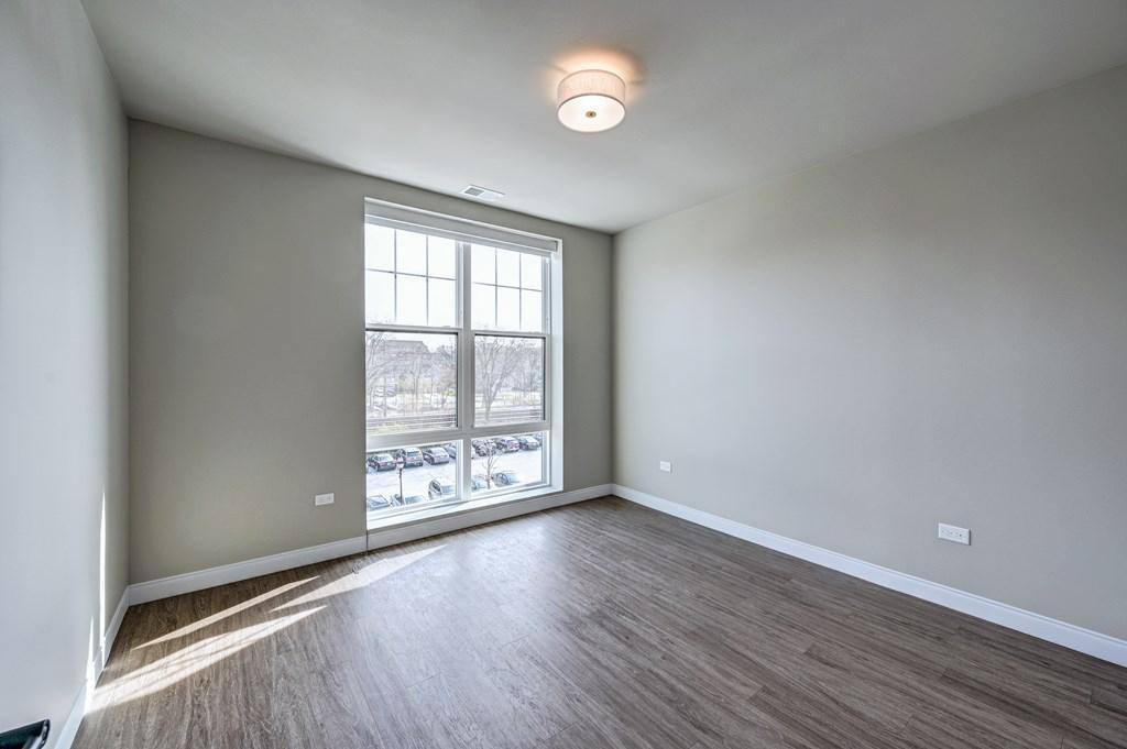 Apartment for rent at 464 Glenwood Ave, Glen Ellyn, IL 60137