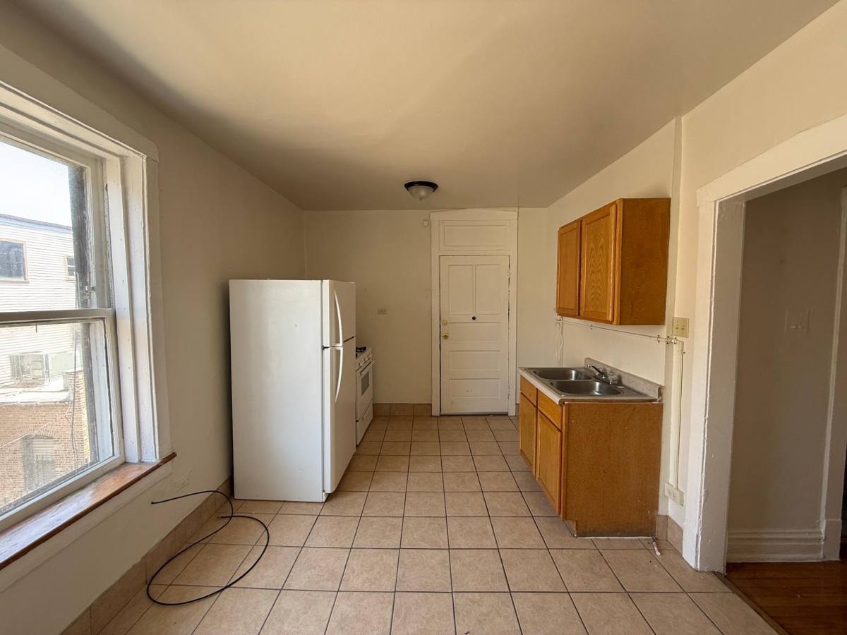 Apartment for rent at 6642-6654 N Clark St, Chicago, IL 60626