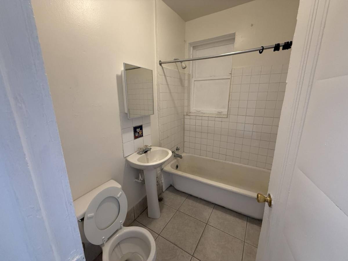 Apartment for rent at 6642-6654 N Clark St, Chicago, IL 60626