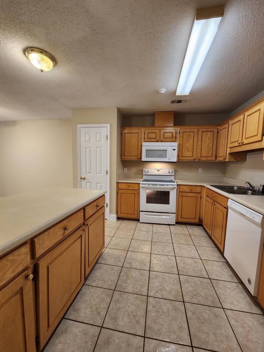 Apartment for rent at Pine Brook, 112 Westcott Lane #1, Albany, GA 31721
