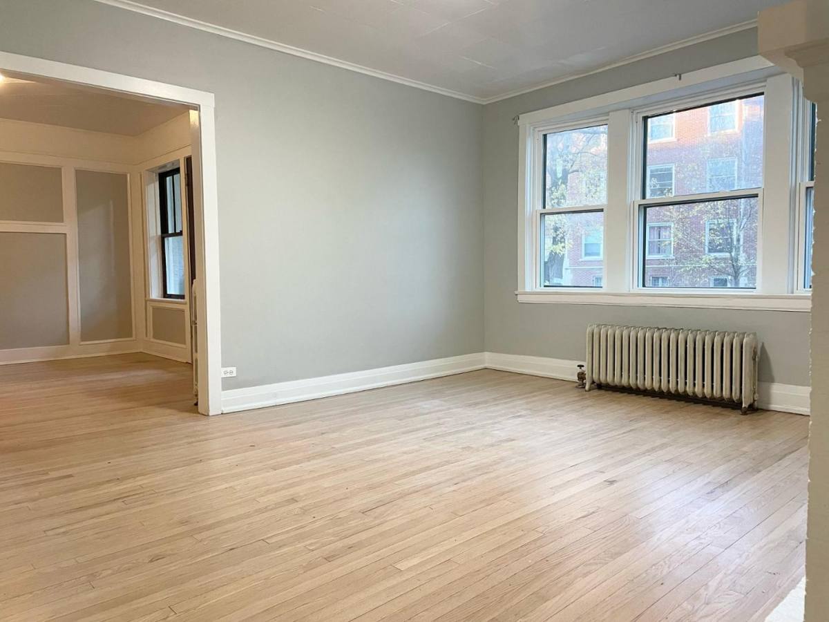 Apartment for rent at 7077 N Ridge Blvd #1E, Chicago, IL 60645