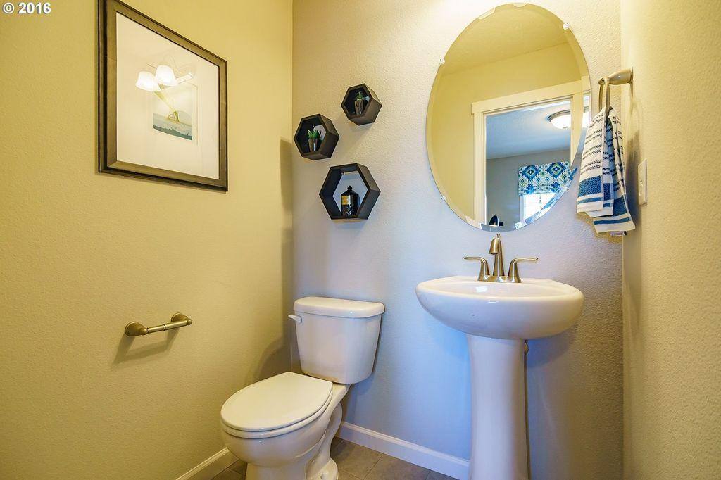 Townhouse for rent at 131 NE 79th Ave, Beaverton, OR 97006
