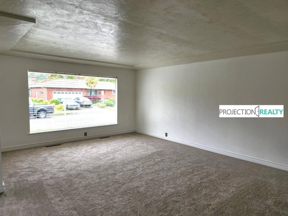 House for rent at Louise, 11128 NE Everett St, Portland, OR 97220