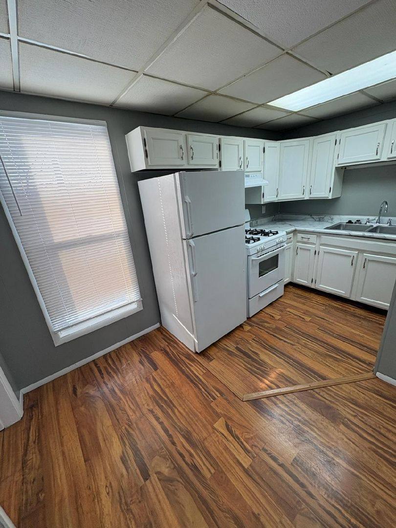 Apartment for rent at 912 N Madison, Bloomington, IL 61701