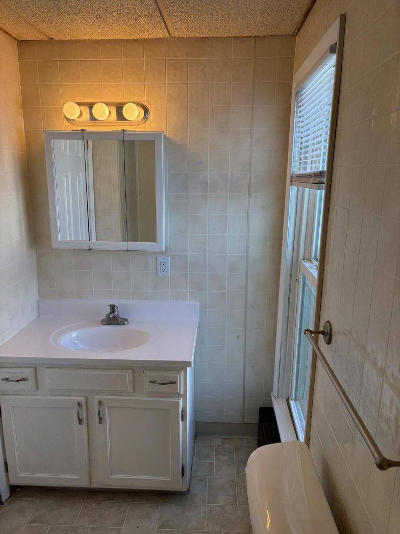 Apartment for rent at 912 N Madison, Bloomington, IL 61701