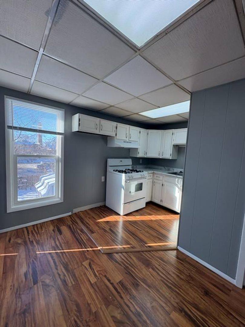 Apartment for rent at 912 N Madison, Bloomington, IL 61701