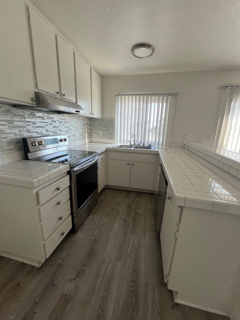 Apartment for rent at 1702 Florida St, Huntington Beach, CA 92648