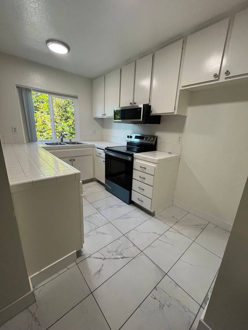 Apartment for rent at 1702 Florida St, Huntington Beach, CA 92648
