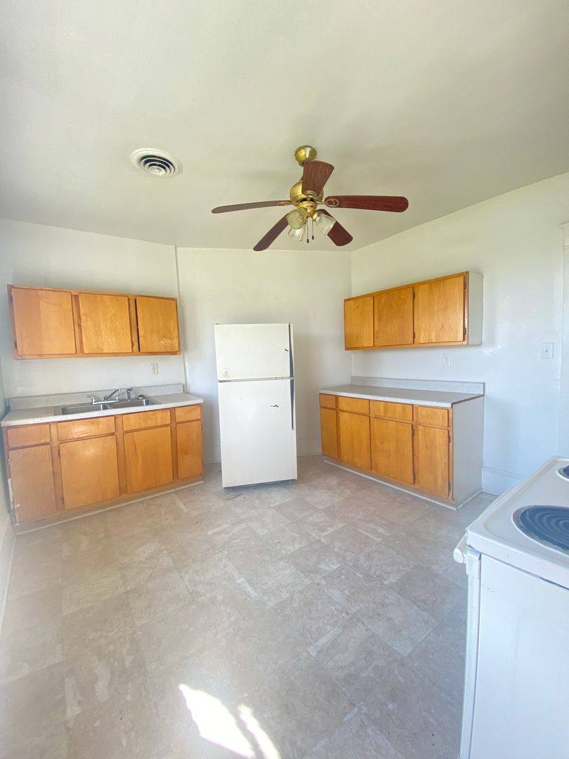 Apartment for rent at 216 Patton Ave NW, Roanoke, VA 24016