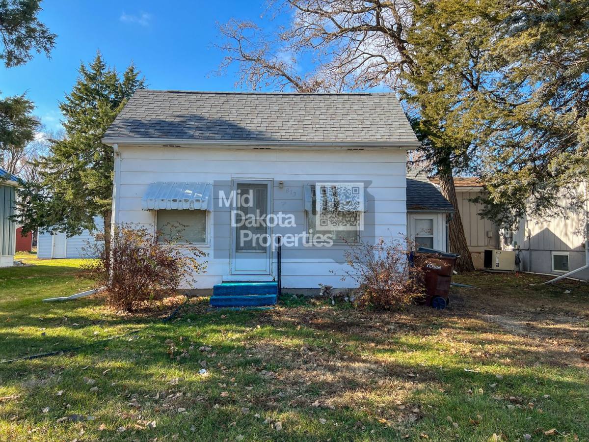 House for rent at 813 N Sanborn Blvd, Mitchell, SD 57301