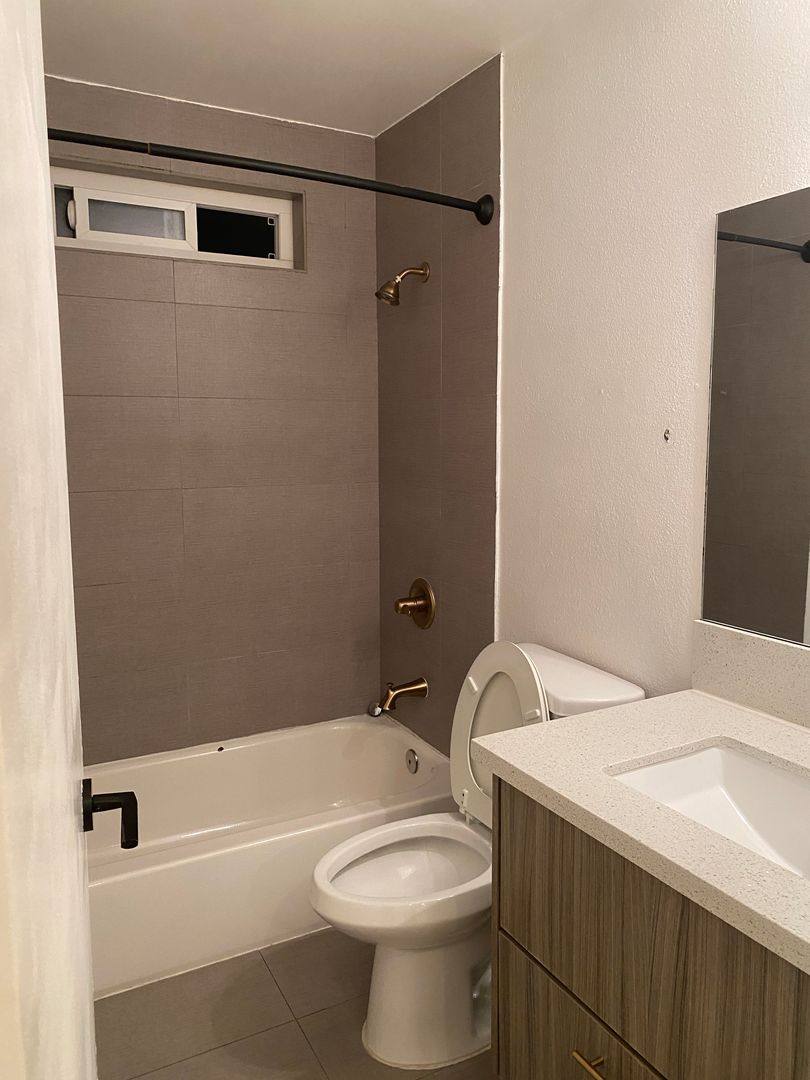 Apartment for rent at 14133 Calvert St, Van Nuys, CA 91401