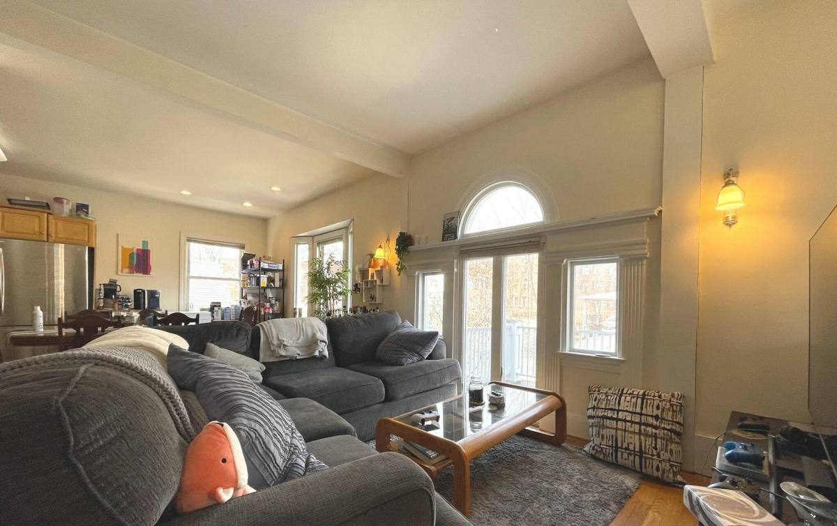 Apartment for rent at 64 Englewood Ave #2, Brookline, MA 02445