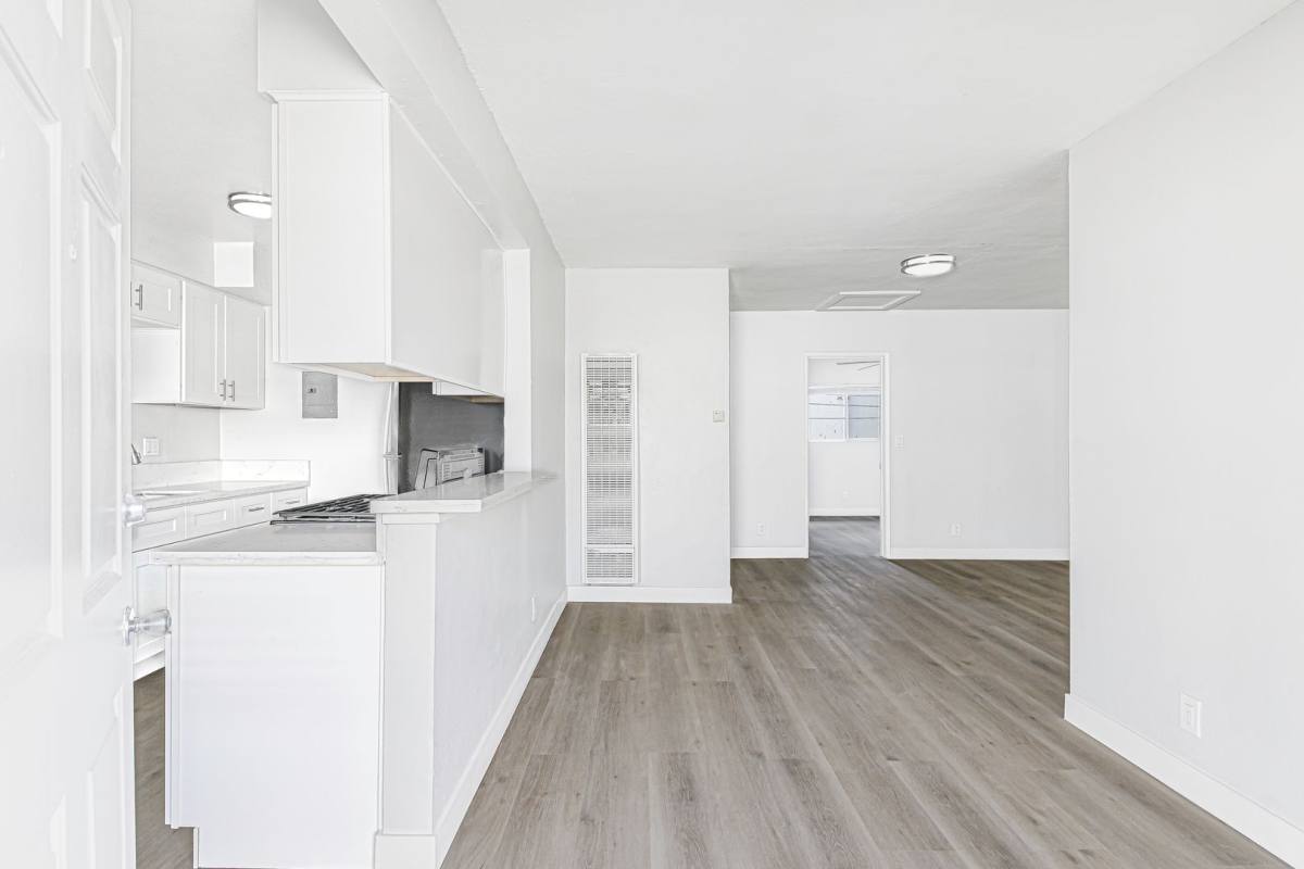 Apartment for rent at 811 Gardenia Ave, Long Beach, CA 90813