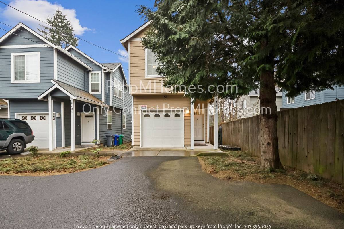 House for rent at 8422 SE Clinton St, Portland, OR 97266