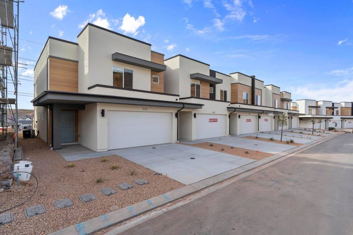 Townhouse for rent at 1704 S Forbidding Way, Washington, UT 84780