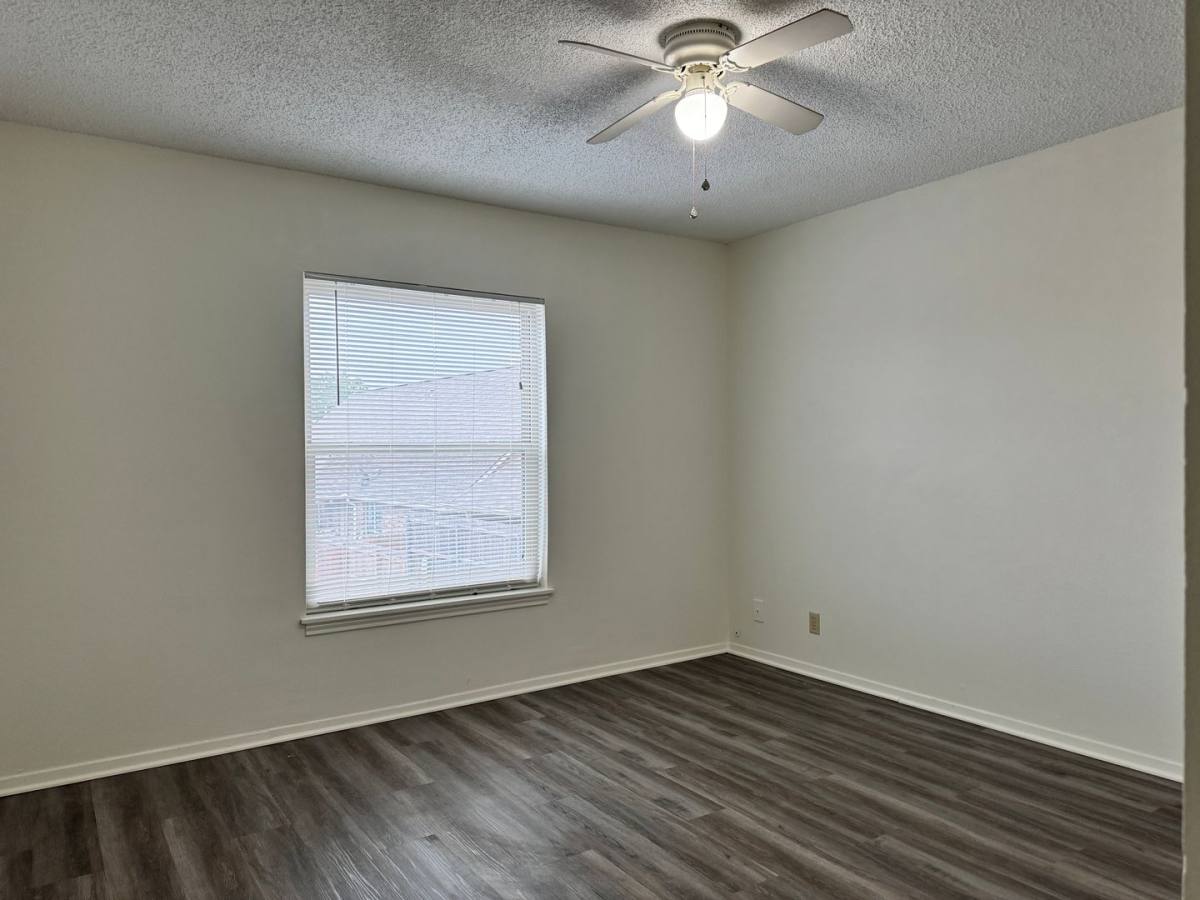 Apartment for rent at 809 Broad St, Chandler, TX 75758