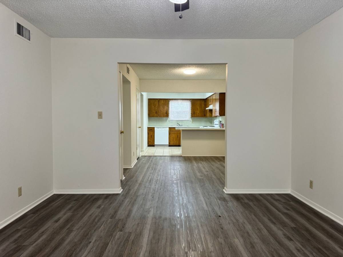Apartment for rent at 809 Broad St, Chandler, TX 75758