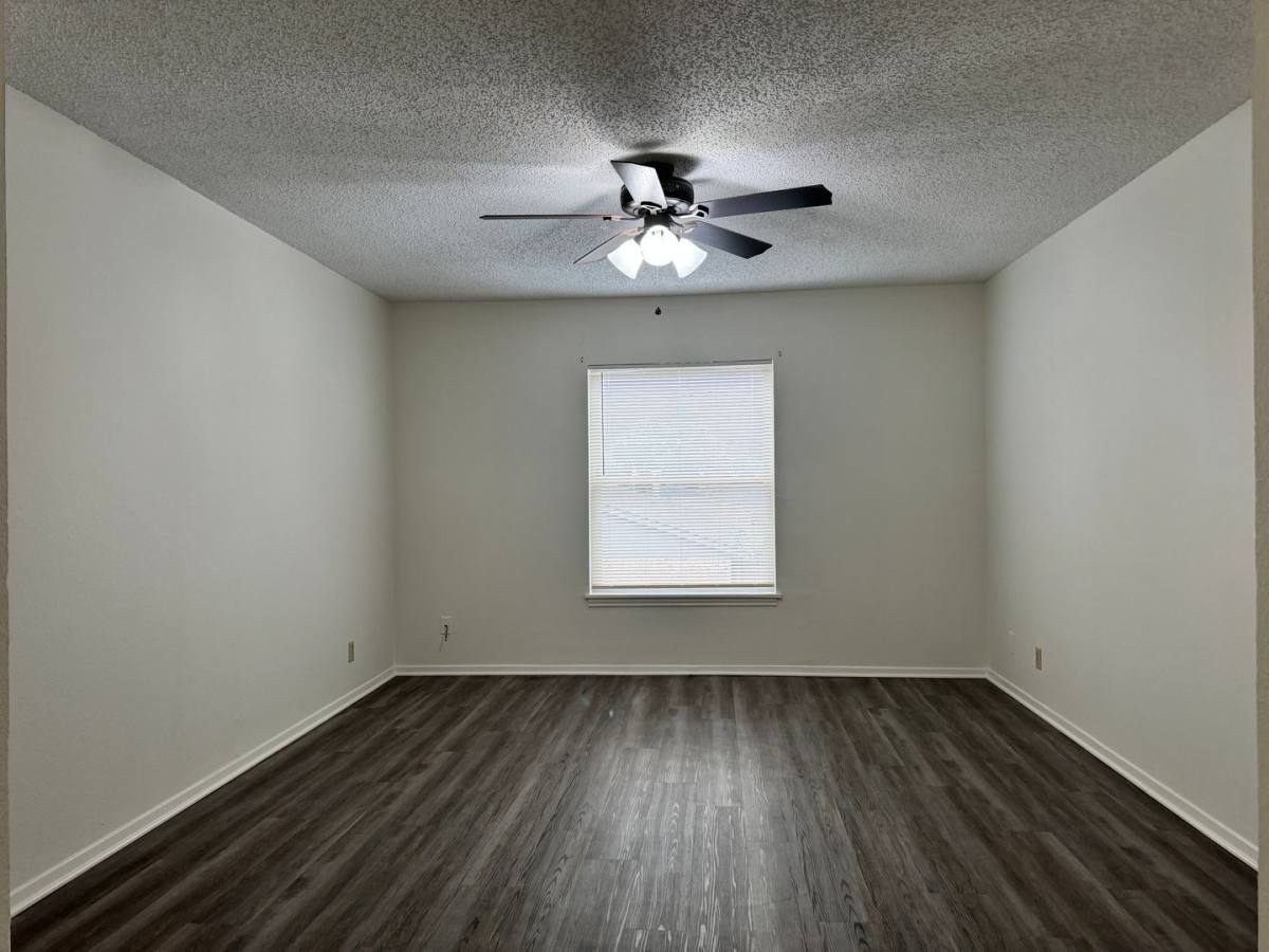 Apartment for rent at 809 Broad St, Chandler, TX 75758