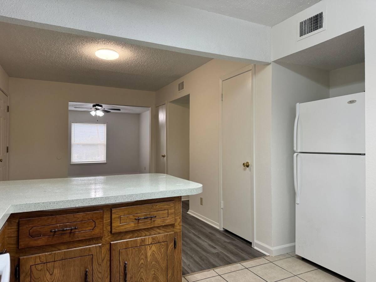 Apartment for rent at 809 Broad St, Chandler, TX 75758