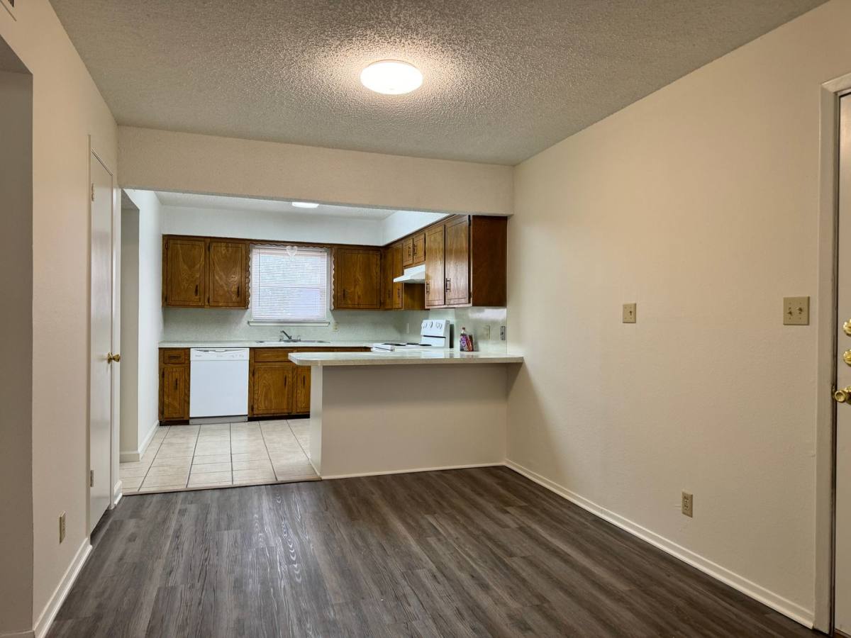 Apartment for rent at 809 Broad St, Chandler, TX 75758