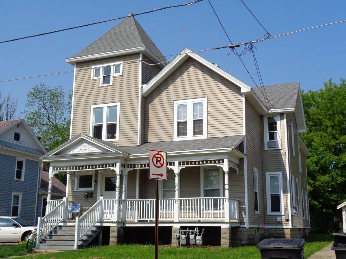 Apartment for rent at 685 Franklin St, Oshkosh, WI 54901