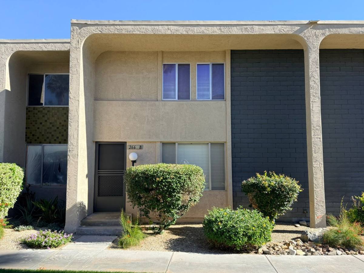 Condo for rent at 266 E Via Escuela, Palm Springs, CA 92262