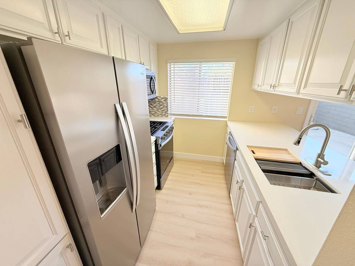 Condo for rent at 266 E Via Escuela, Palm Springs, CA 92262