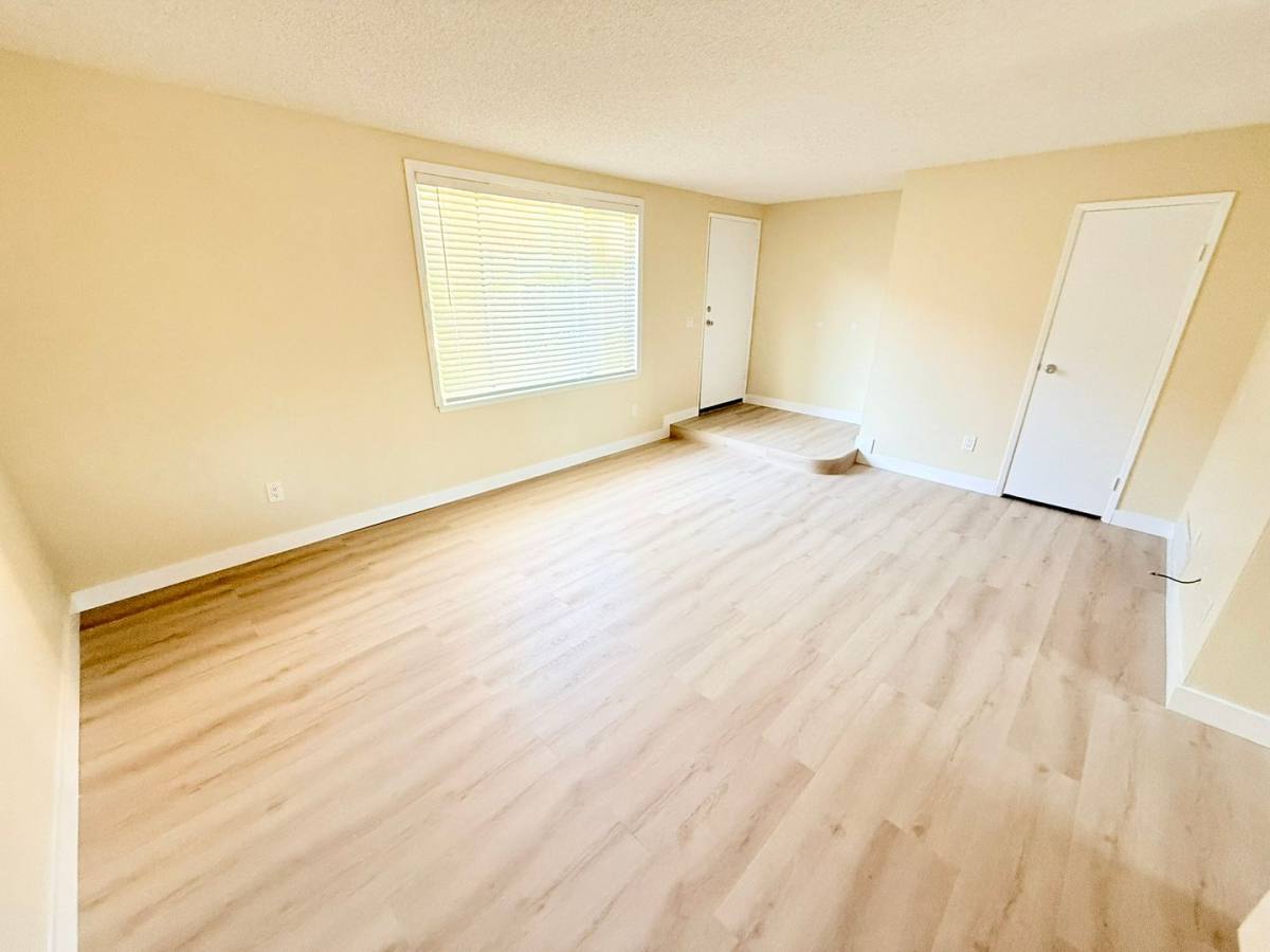 Condo for rent at 266 E Via Escuela, Palm Springs, CA 92262