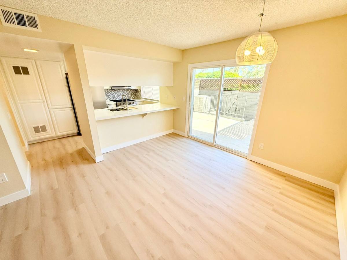 Condo for rent at 266 E Via Escuela, Palm Springs, CA 92262