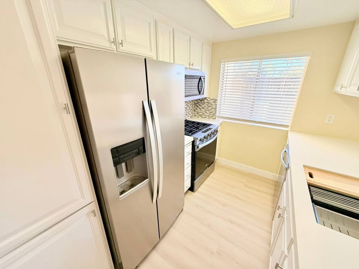 Condo for rent at 266 E Via Escuela, Palm Springs, CA 92262