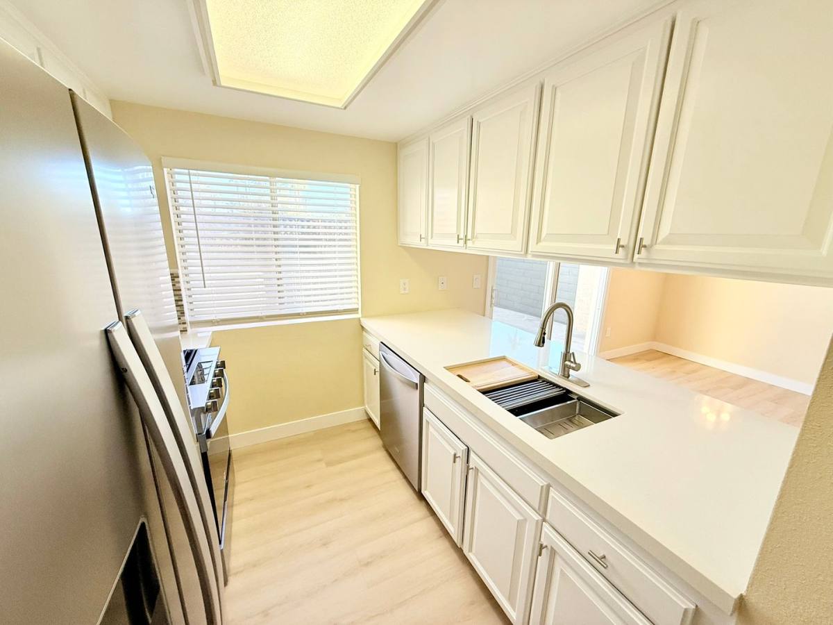 Condo for rent at 266 E Via Escuela, Palm Springs, CA 92262