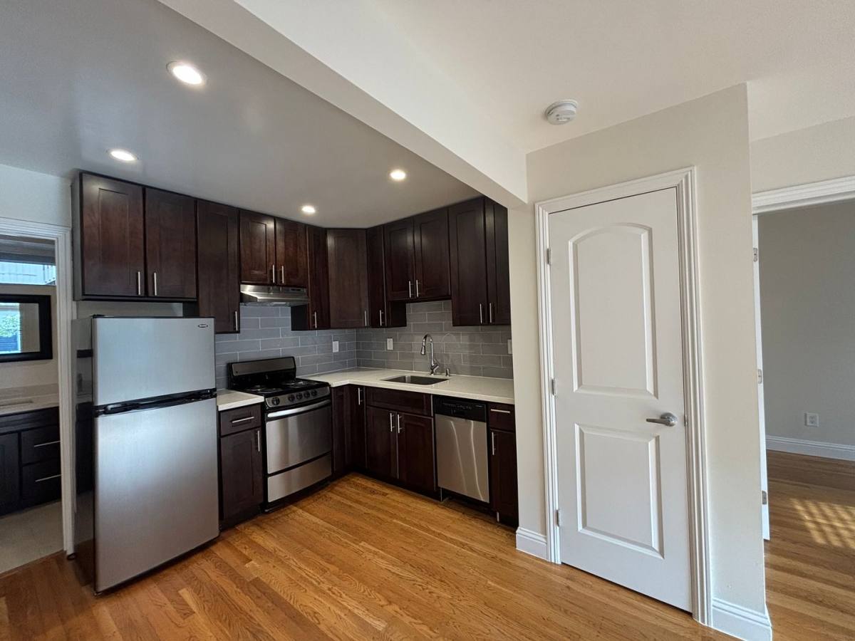 Apartment for rent at 240 Cumberland St, San Francisco, CA 94114