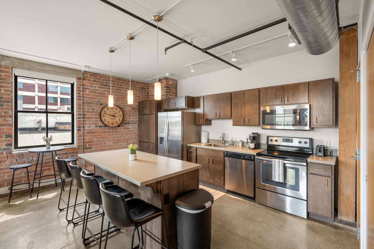 Apartment for rent at 300 SW 5th St, Des Moines, IA 50309
