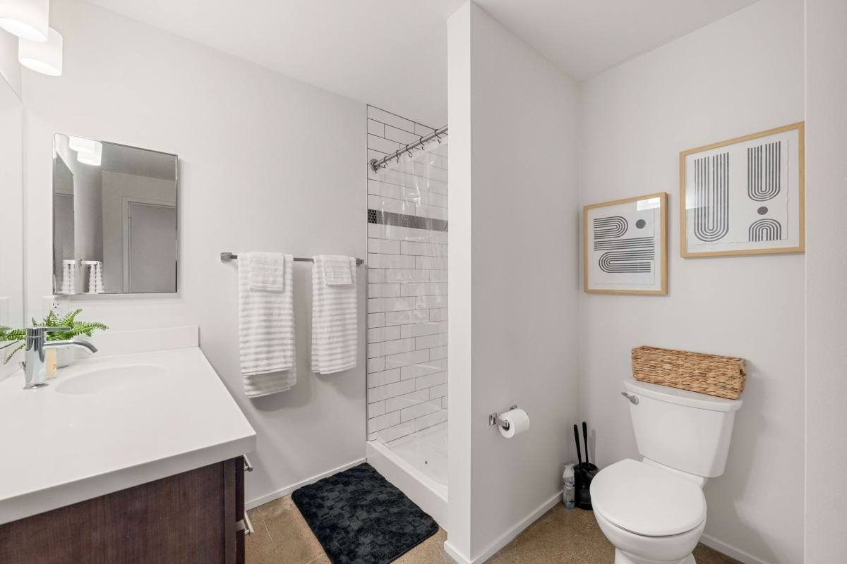 Apartment for rent at 300 SW 5th St, Des Moines, IA 50309