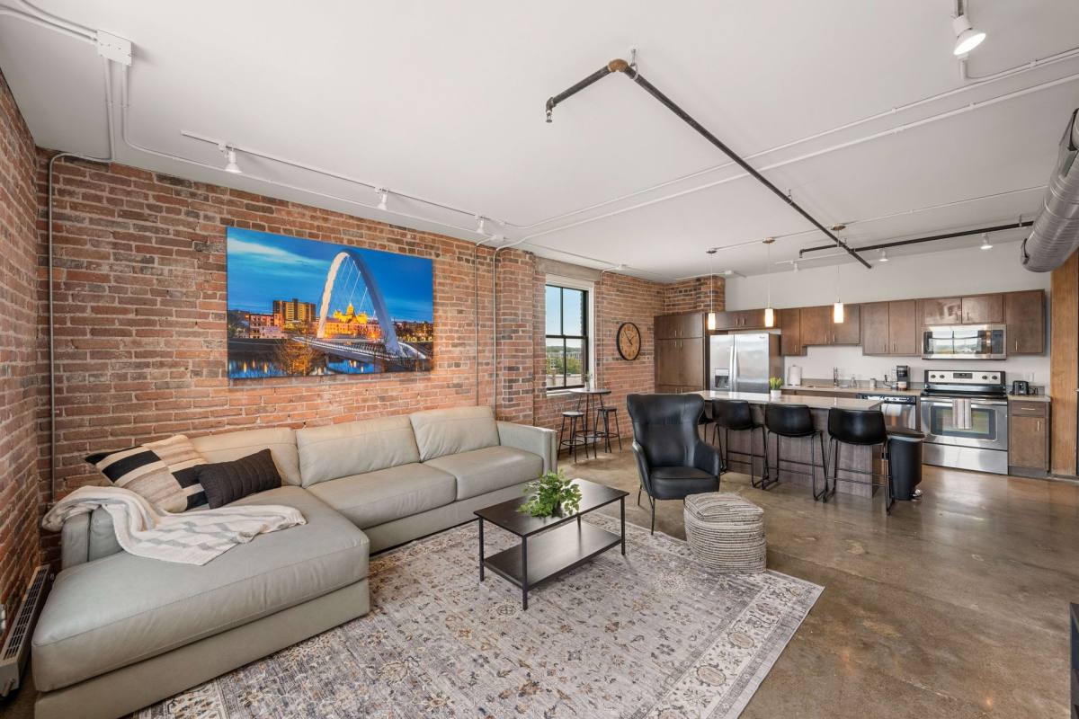 Apartment for rent at 300 SW 5th St, Des Moines, IA 50309