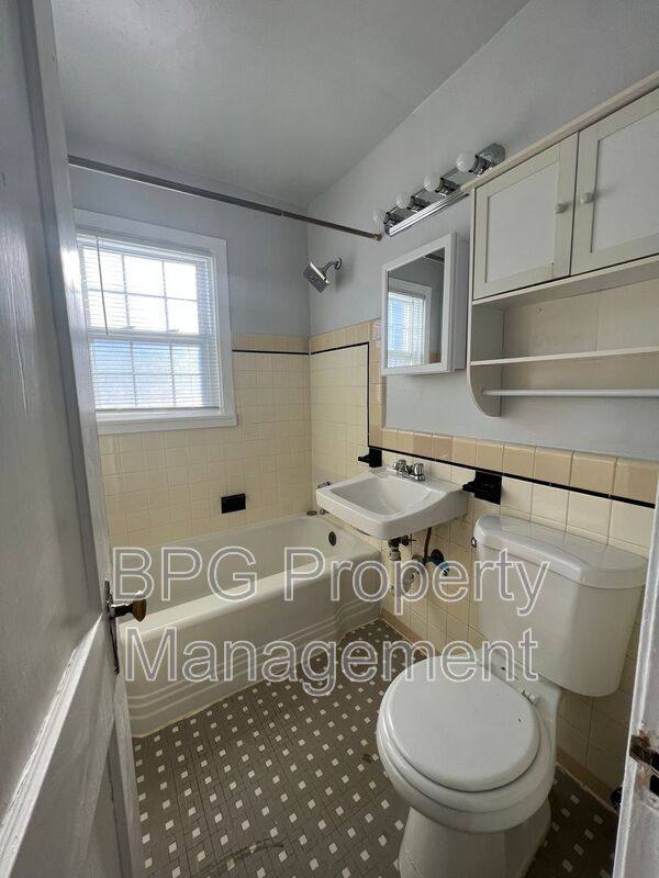 Apartment for rent at 5721 11th St N #4, Arlington, VA 22205