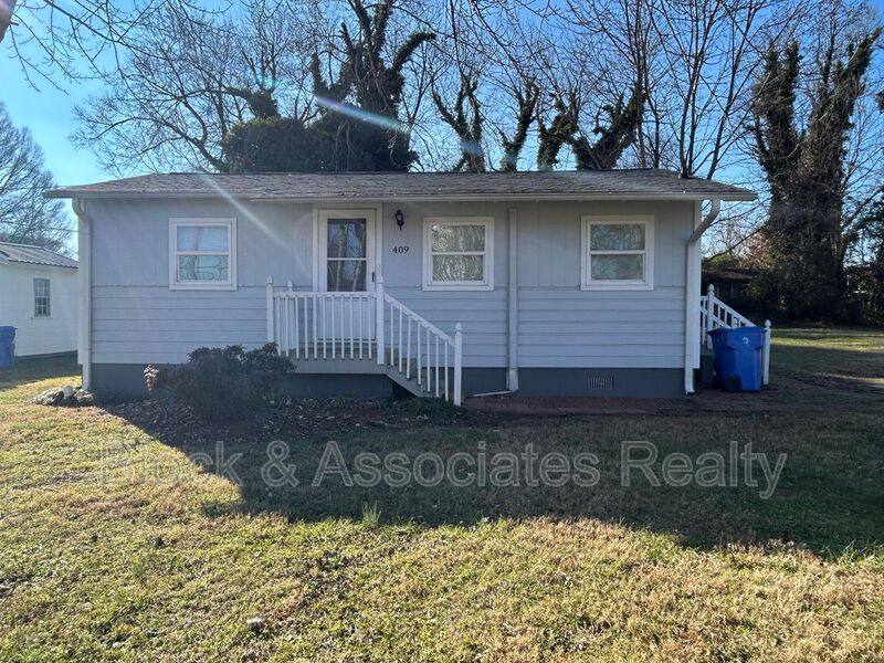House for rent at 409 Dobson St, Kernersville, NC 27284