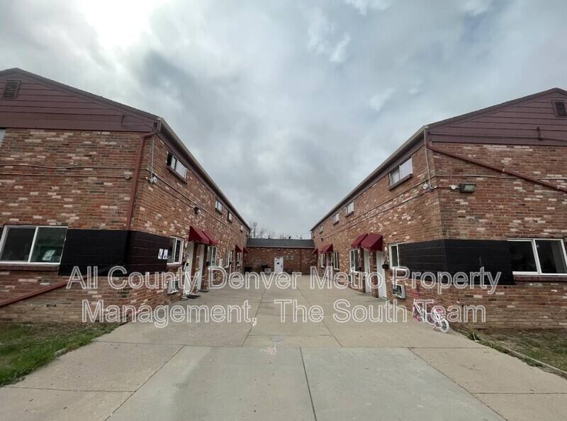 Apartment for rent at 1627 Alton St, Aurora, CO 80010