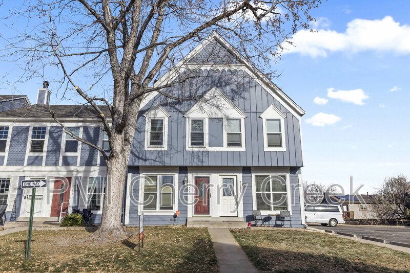 Townhouse for rent at 2228 S Jasper Way #A, Aurora, CO 80013