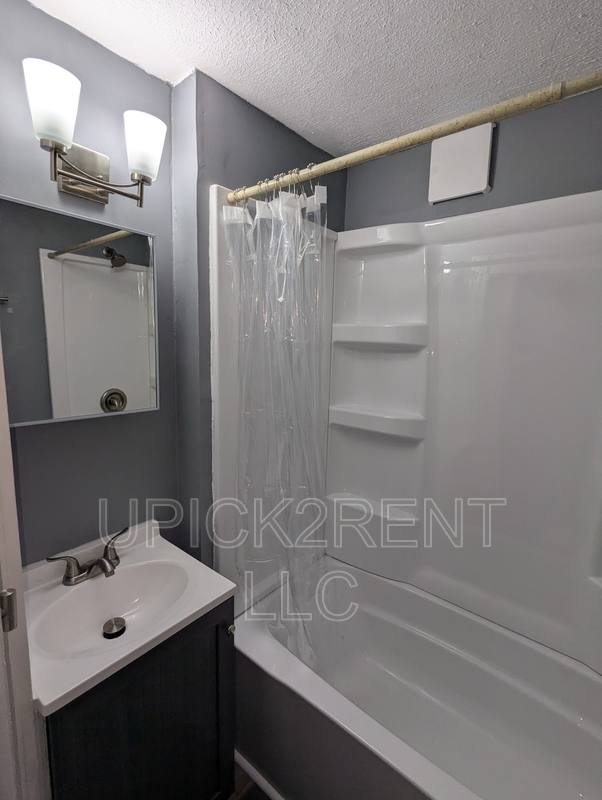 Apartment for rent at 338 N Columbus St #3, Lancaster, OH 43130