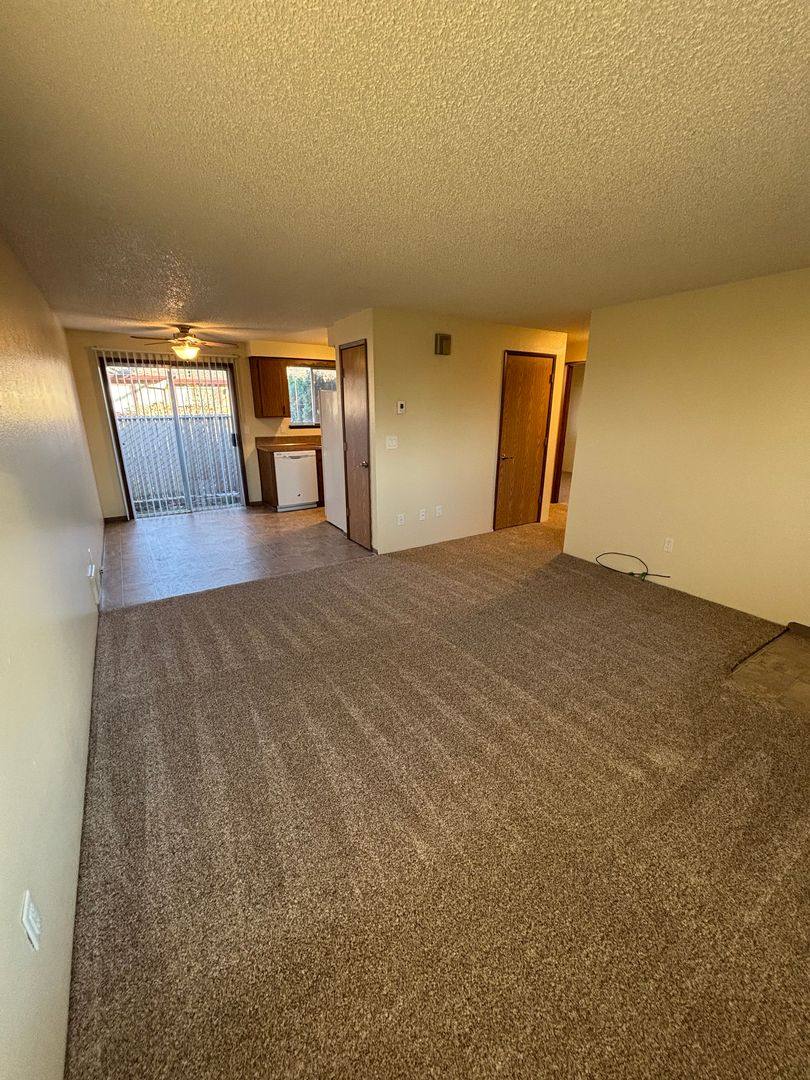 Apartment for rent at 3300 Hollywood Dr, NE, Salem, OR 97305