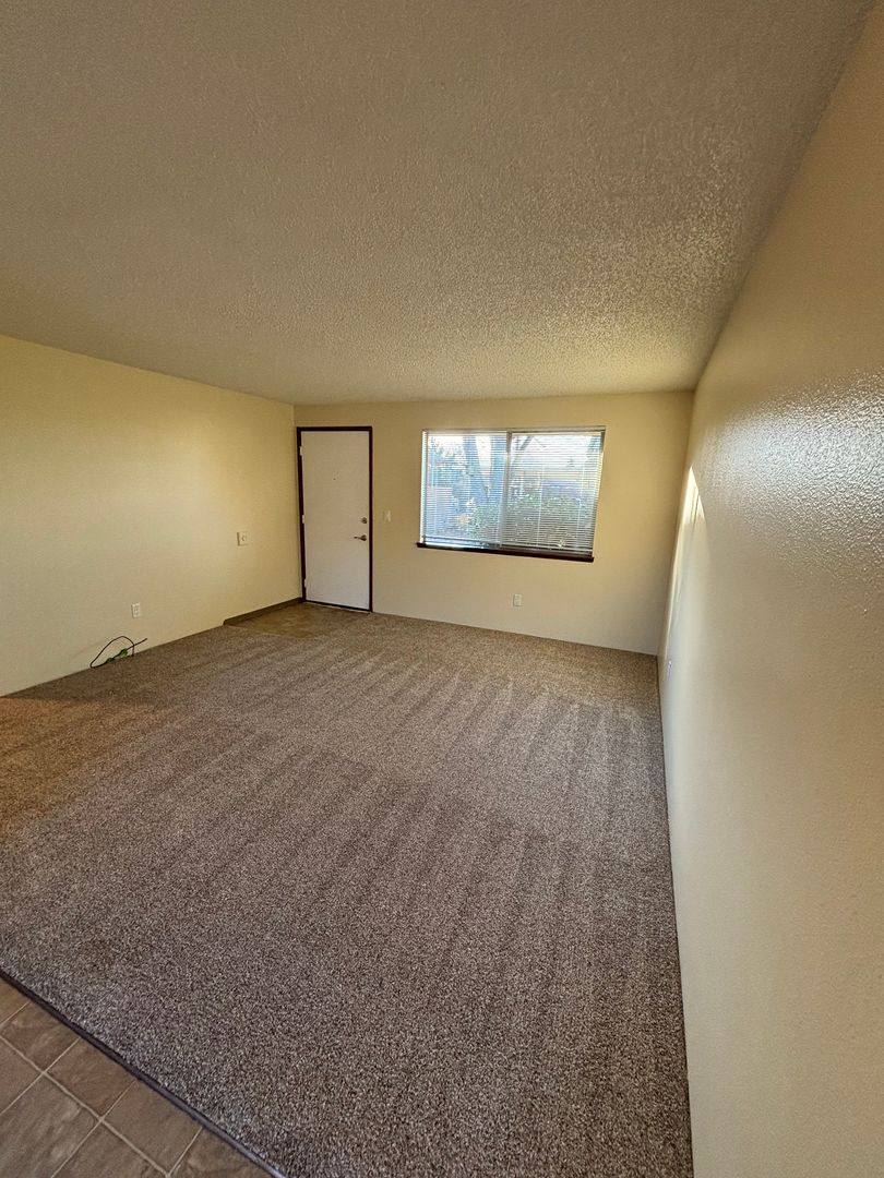 Apartment for rent at 3300 Hollywood Dr, NE, Salem, OR 97305
