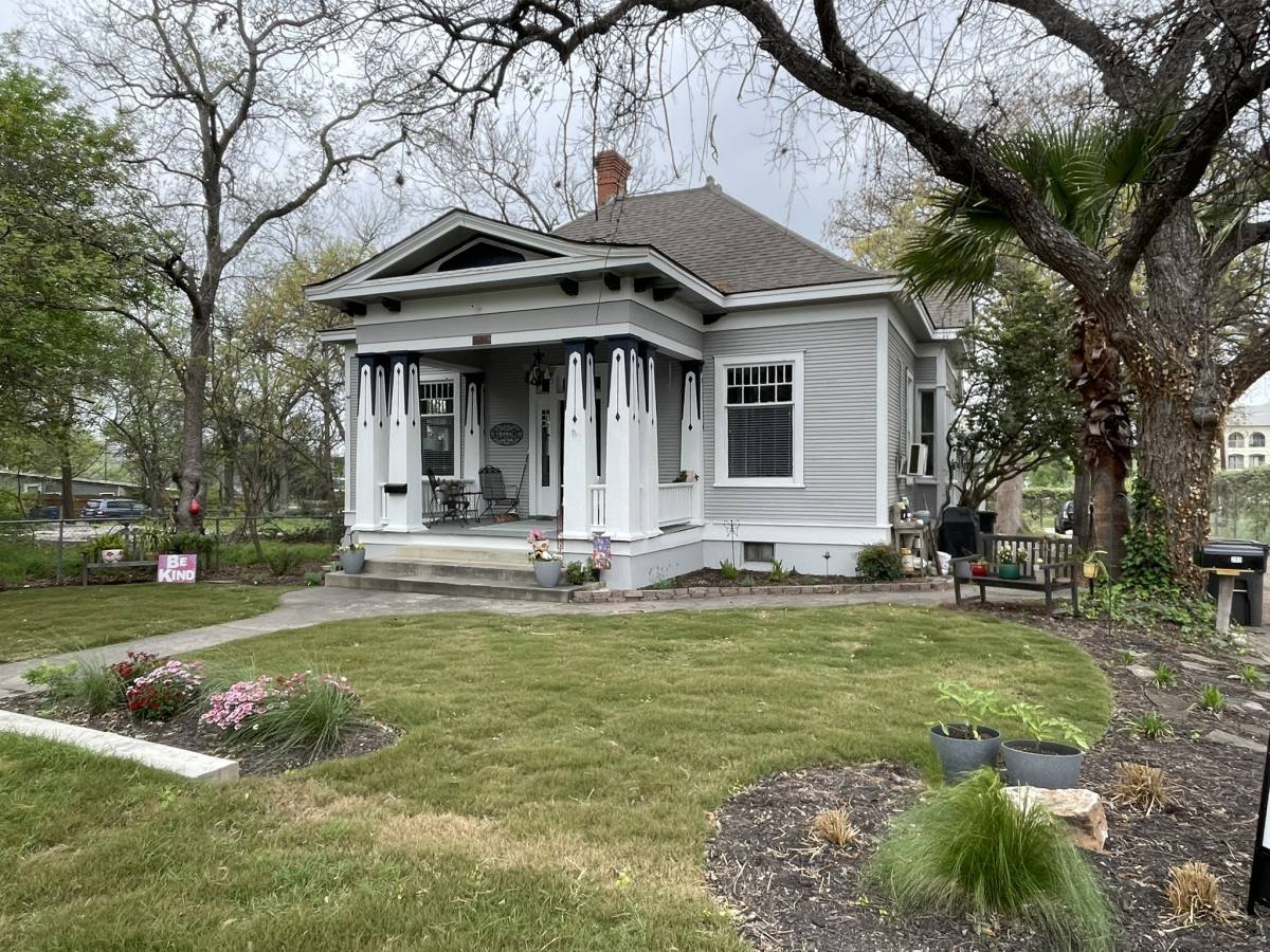 Apartment for rent at 293 Post Ave #4, San Antonio, TX 78215