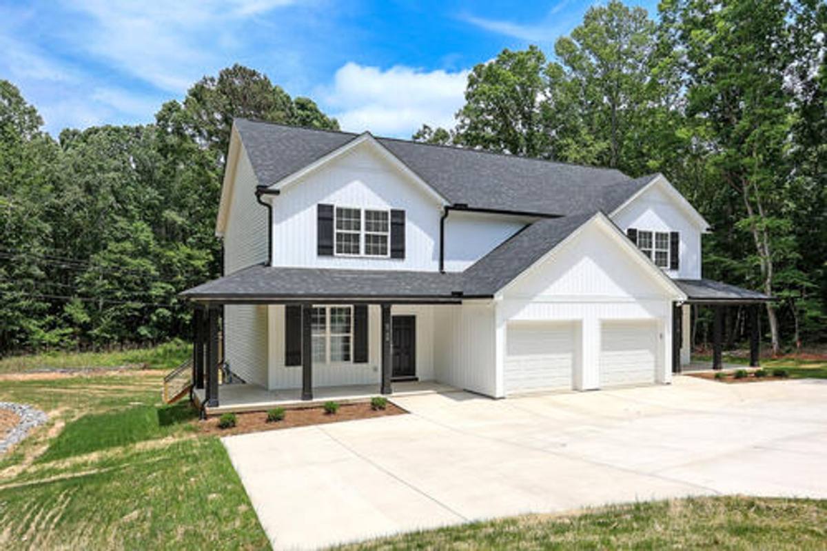 Townhouse for rent at 8708 Island Point Rd, Sherrills Ford, NC 28673