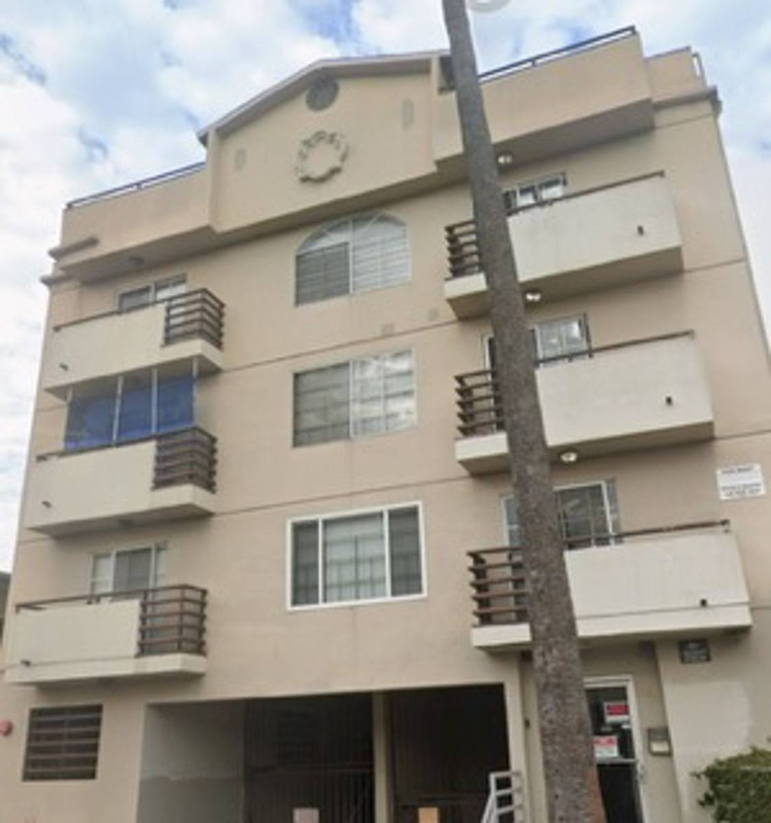 Apartment for rent at 521 Smanhattan Place, Los Angeles, CA 90020
