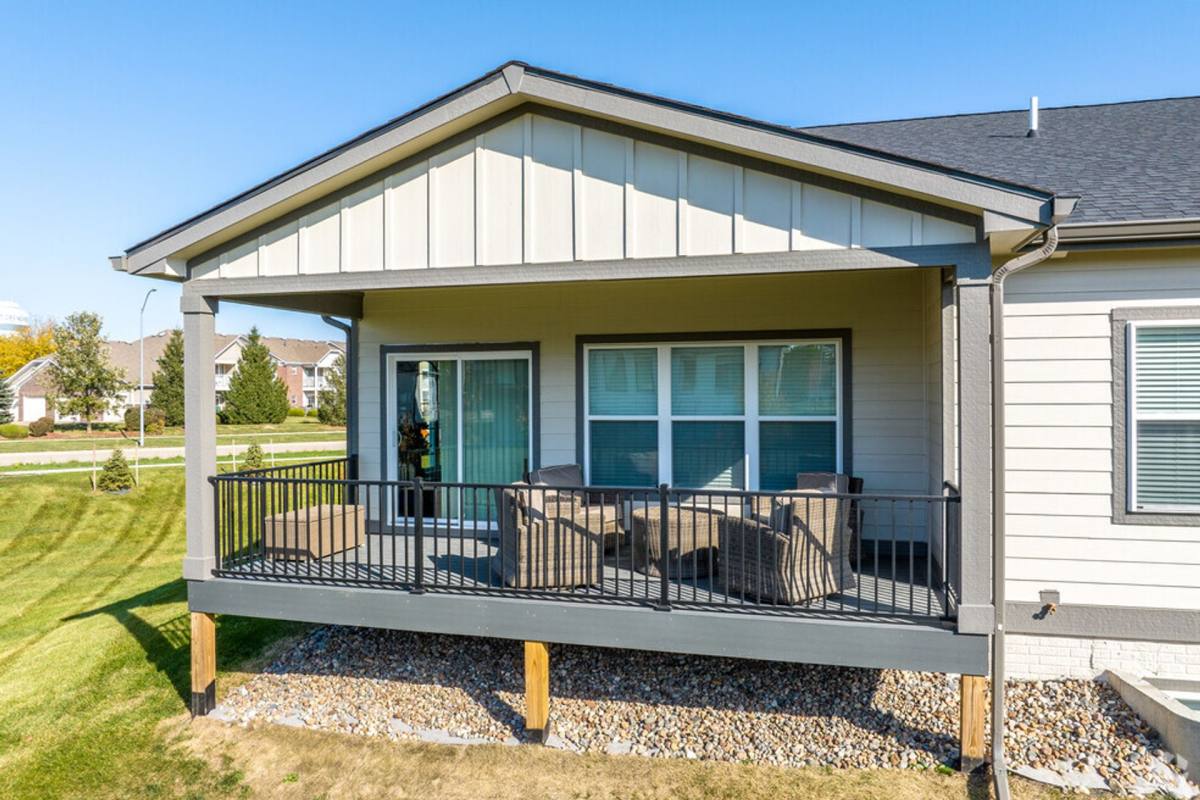 Townhouse for rent at 105 S Marigold Ave, West Des Moines, IA 50266