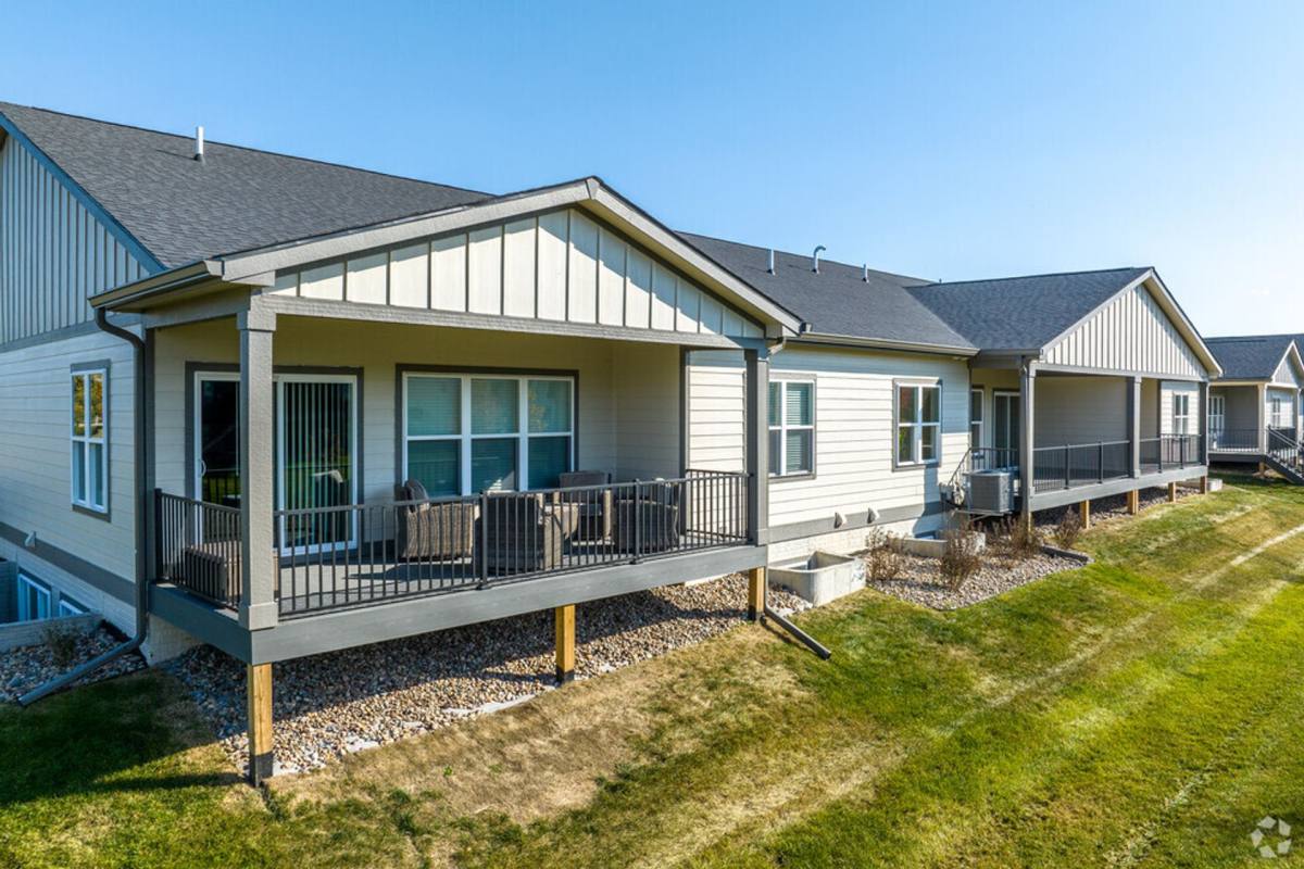 Townhouse for rent at 105 S Marigold Ave, West Des Moines, IA 50266