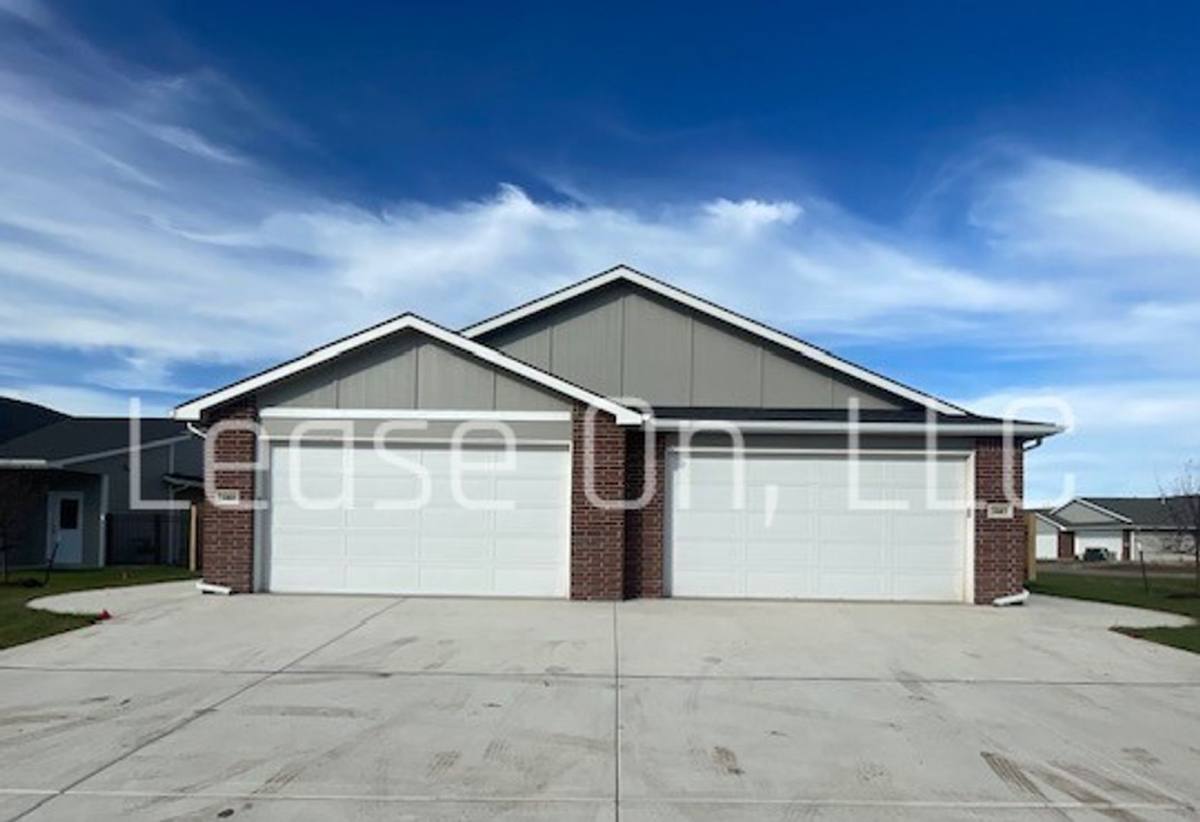 Townhouse for rent at 3775 S Bluelake Court, Wichita, KS 67215